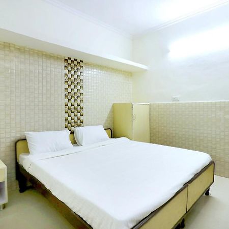 Spot On 44679 Hotel Samrat Sohana Екстер'єр фото