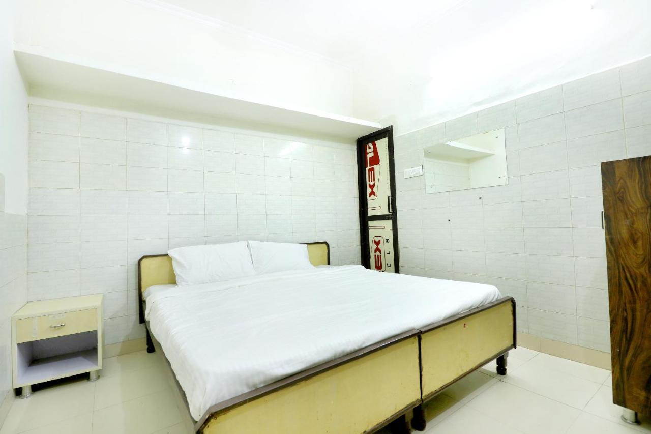 Spot On 44679 Hotel Samrat Sohana Екстер'єр фото