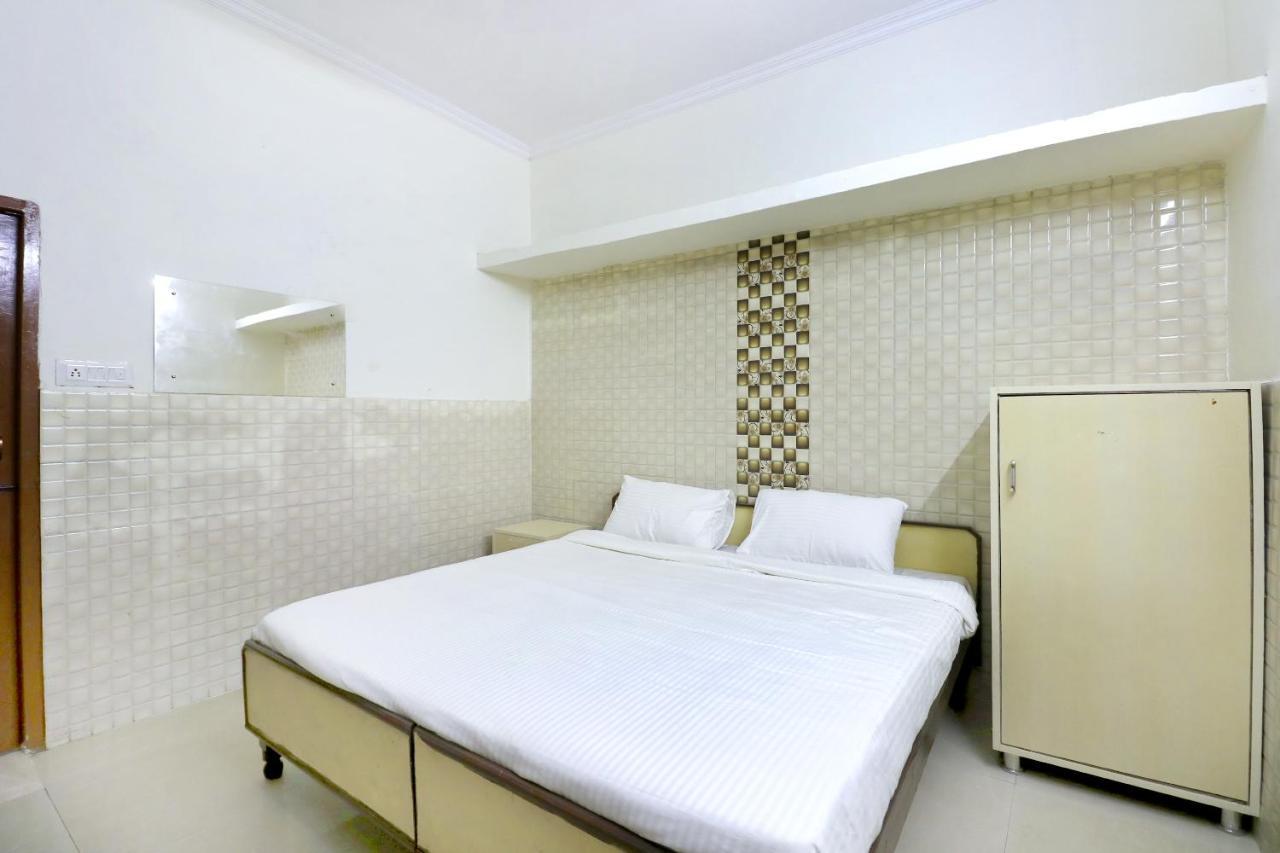 Spot On 44679 Hotel Samrat Sohana Екстер'єр фото