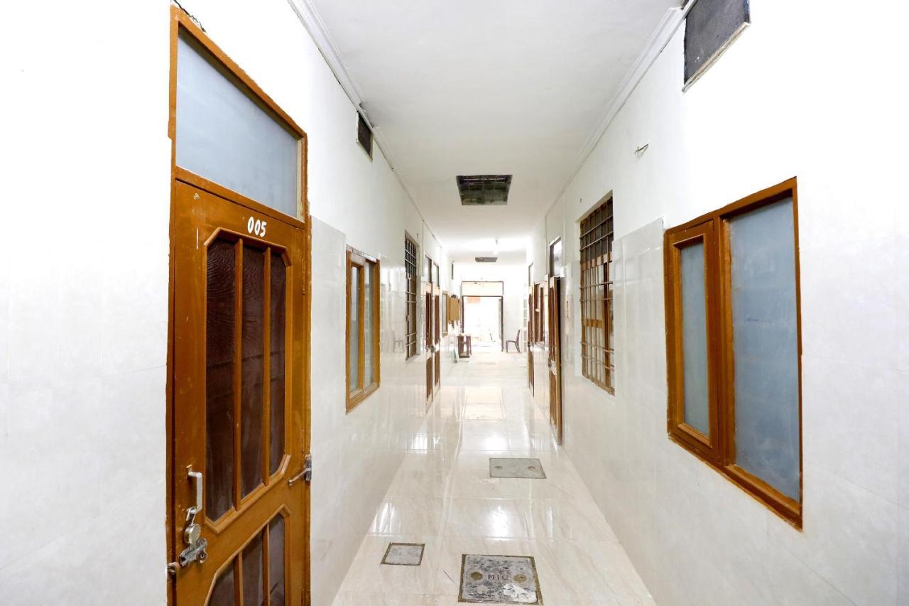 Spot On 44679 Hotel Samrat Sohana Екстер'єр фото