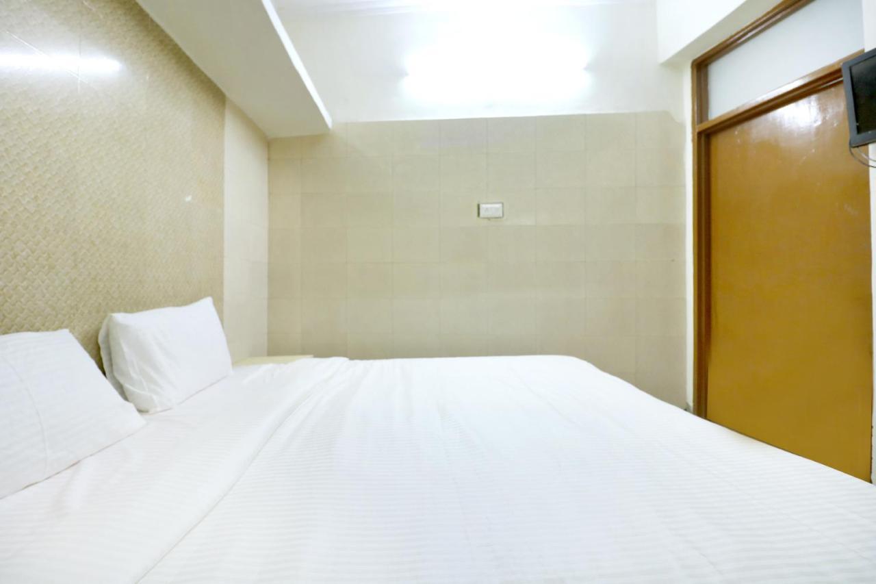Spot On 44679 Hotel Samrat Sohana Екстер'єр фото