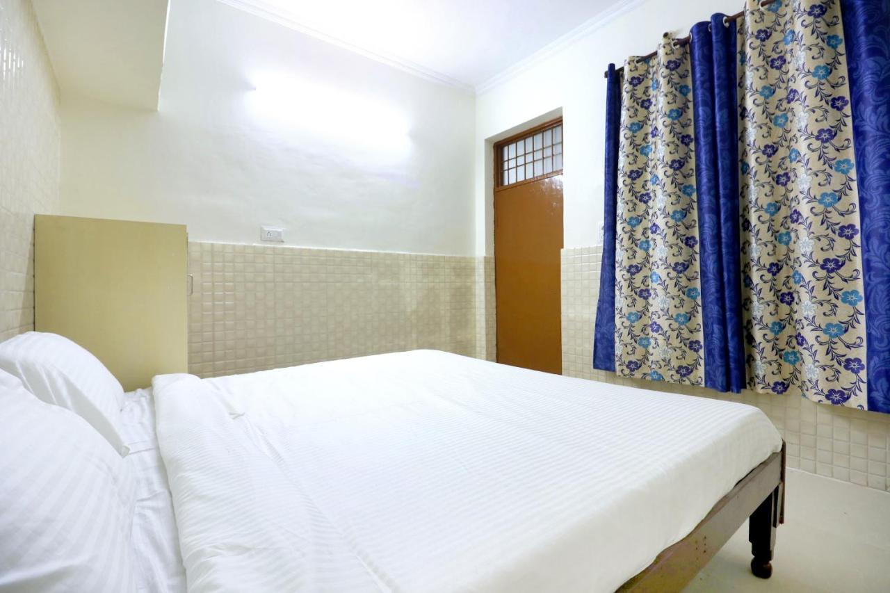 Spot On 44679 Hotel Samrat Sohana Екстер'єр фото