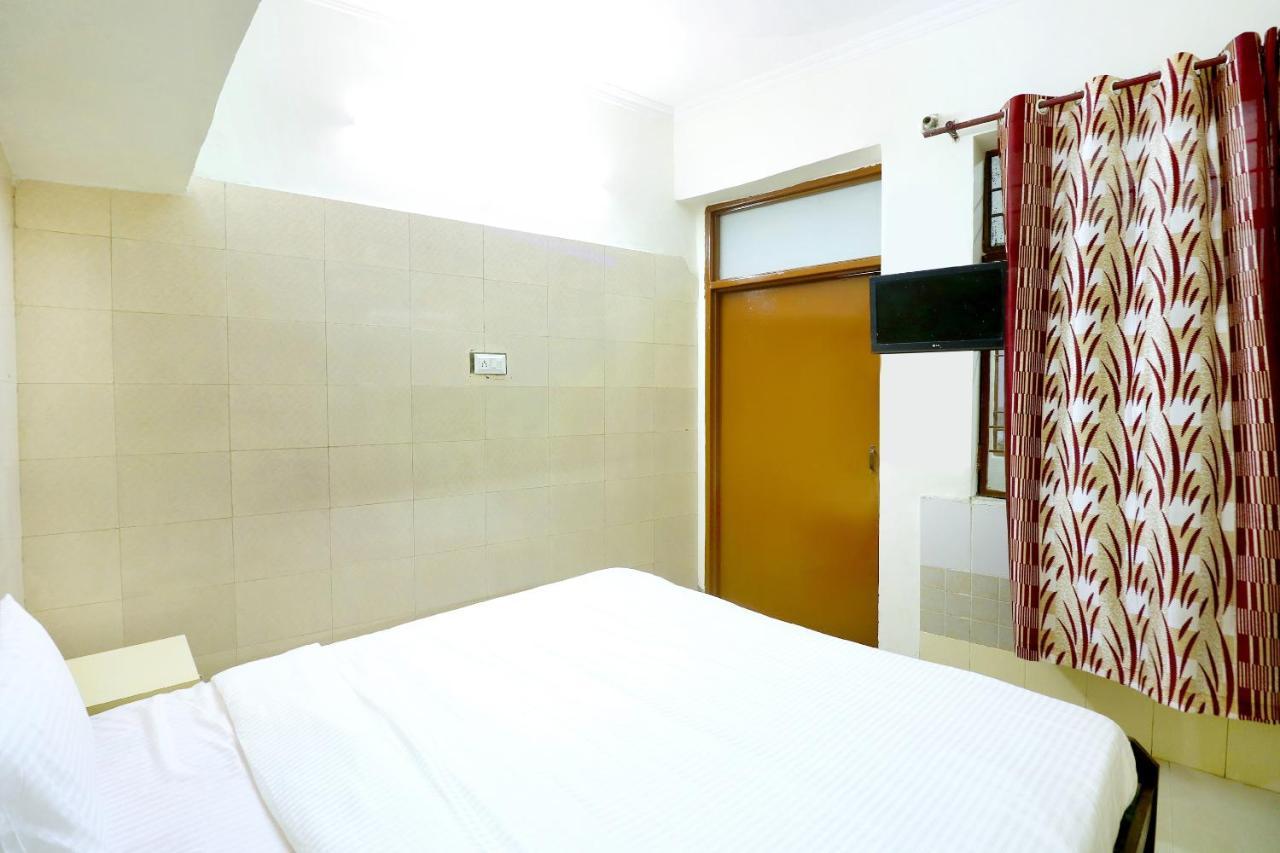 Spot On 44679 Hotel Samrat Sohana Екстер'єр фото