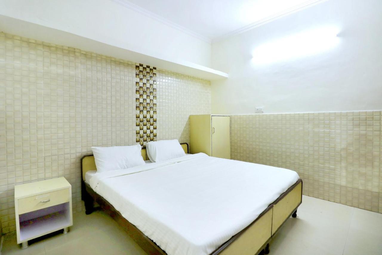 Spot On 44679 Hotel Samrat Sohana Екстер'єр фото