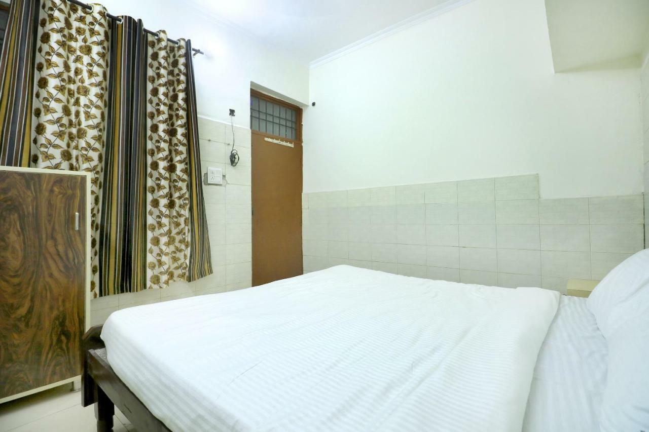 Spot On 44679 Hotel Samrat Sohana Екстер'єр фото