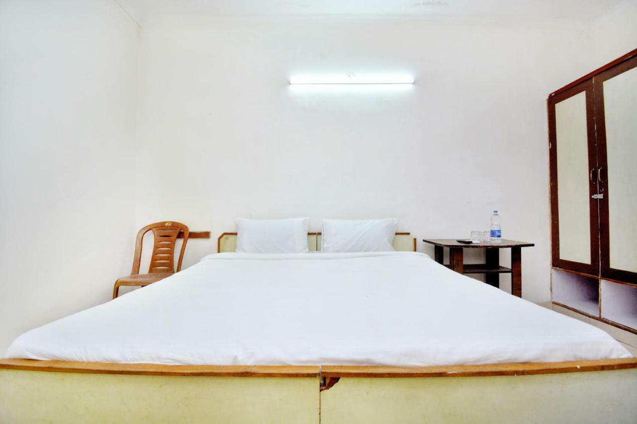 Spot On 44679 Hotel Samrat Sohana Екстер'єр фото