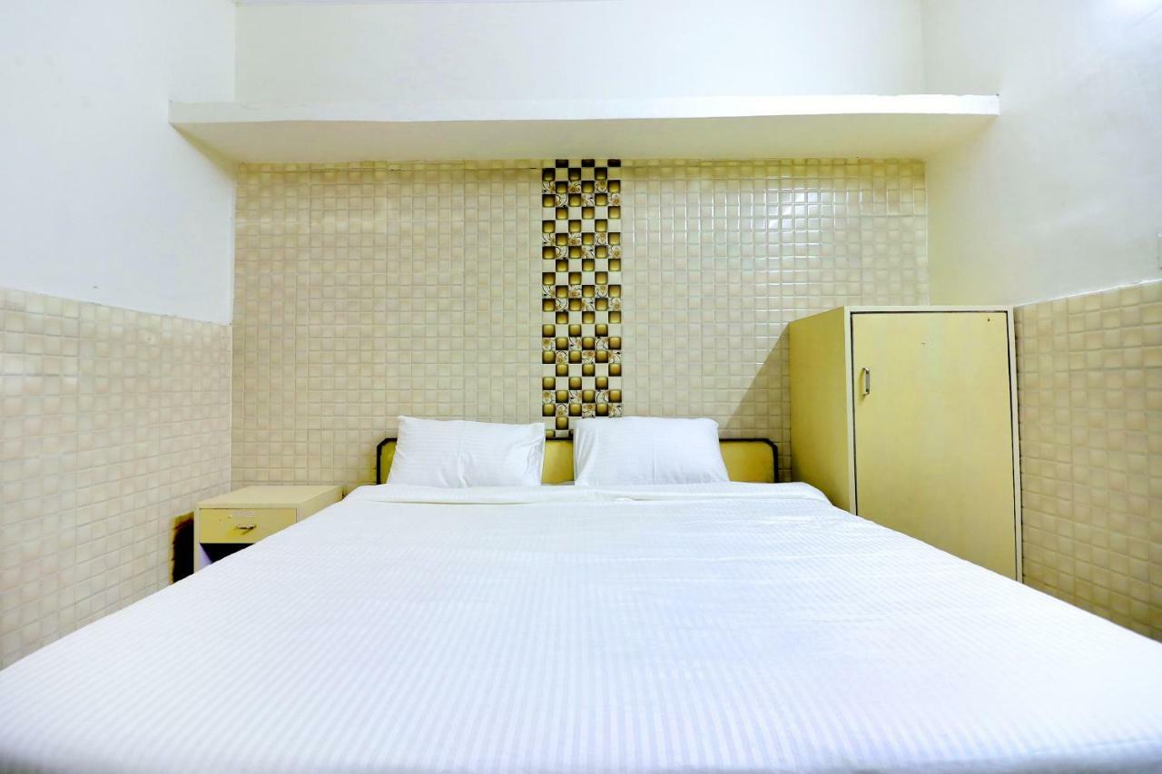 Spot On 44679 Hotel Samrat Sohana Екстер'єр фото