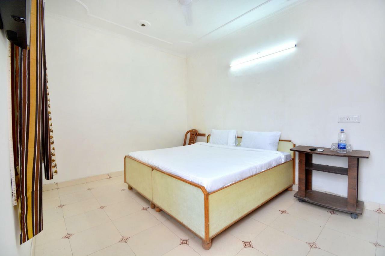 Spot On 44679 Hotel Samrat Sohana Екстер'єр фото