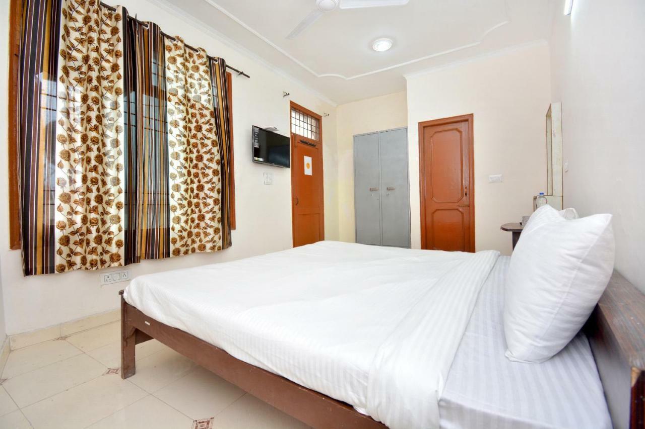 Spot On 44679 Hotel Samrat Sohana Екстер'єр фото
