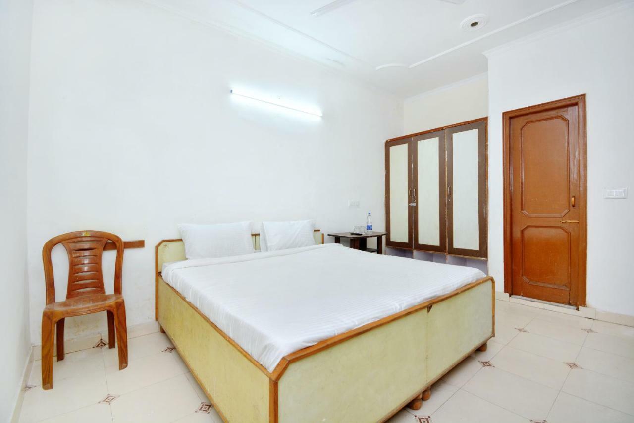 Spot On 44679 Hotel Samrat Sohana Екстер'єр фото